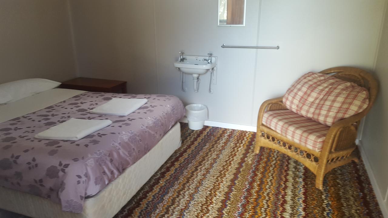Tingle All Over Budget Accommodation Уолпол Екстериор снимка