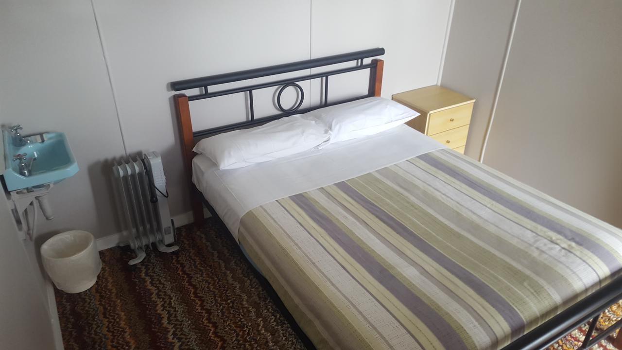 Tingle All Over Budget Accommodation Уолпол Екстериор снимка