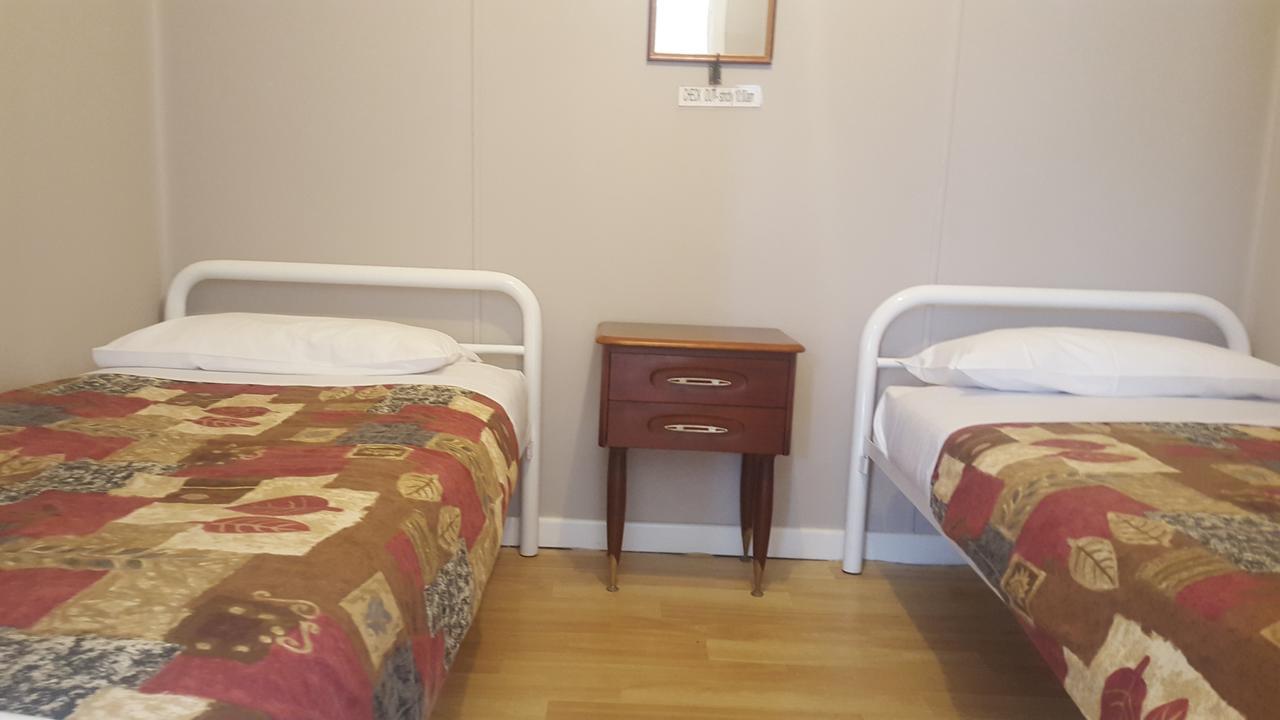Tingle All Over Budget Accommodation Уолпол Екстериор снимка