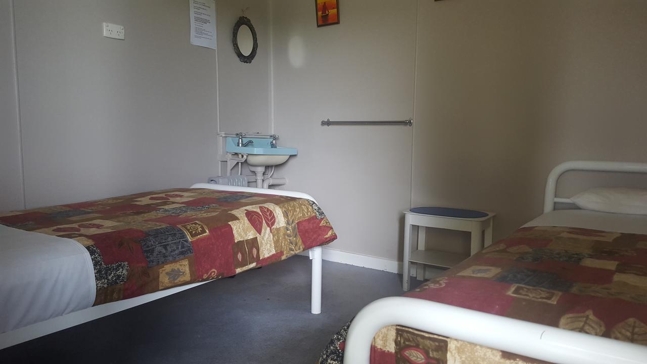 Tingle All Over Budget Accommodation Уолпол Екстериор снимка