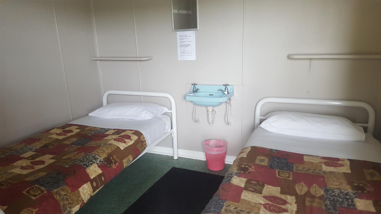 Tingle All Over Budget Accommodation Уолпол Екстериор снимка