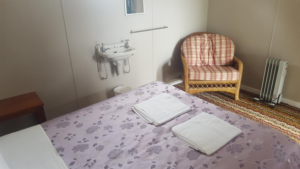 Tingle All Over Budget Accommodation Уолпол Екстериор снимка