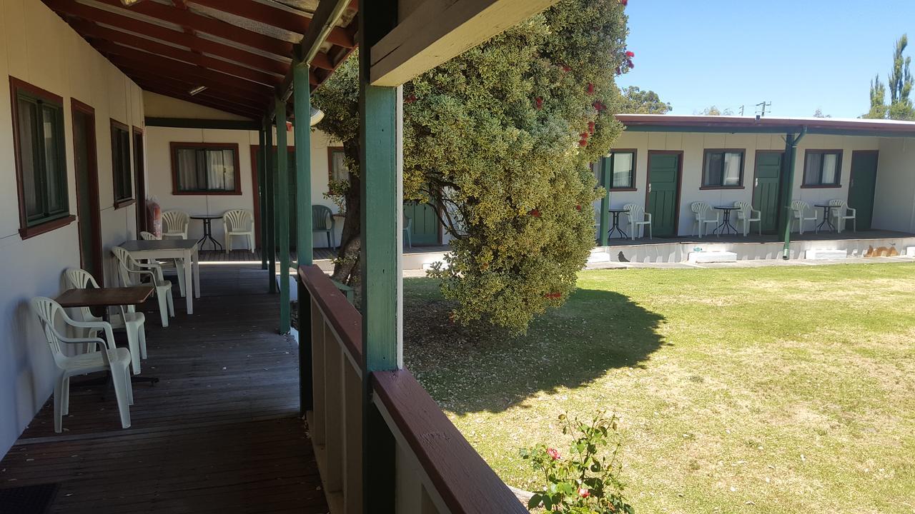 Tingle All Over Budget Accommodation Уолпол Екстериор снимка