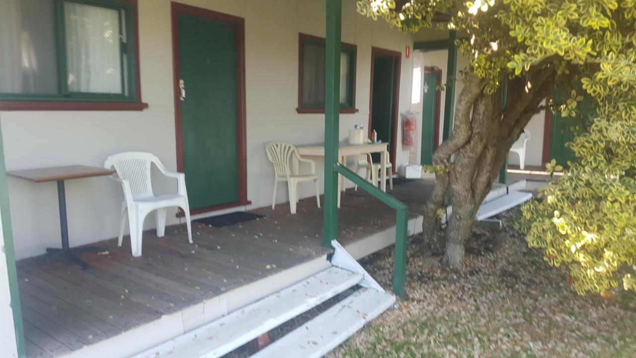 Tingle All Over Budget Accommodation Уолпол Екстериор снимка